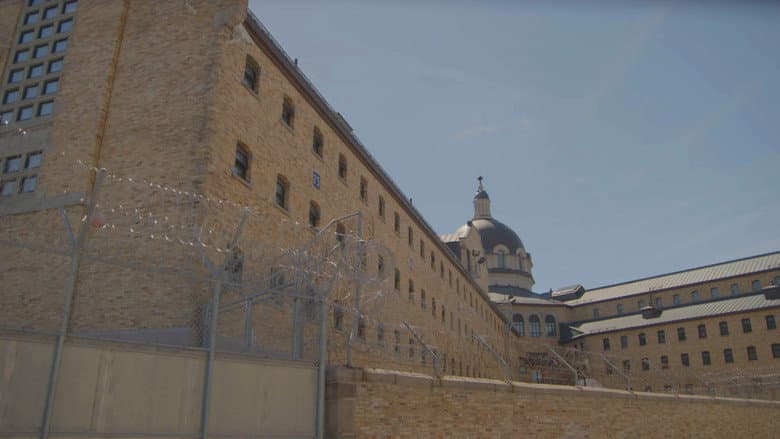 En prison